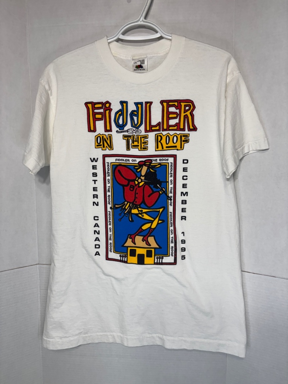 Fruit of the Loom Fiddle on the Roof 1995 Graphic Cotton Tee Play Merch Shirt